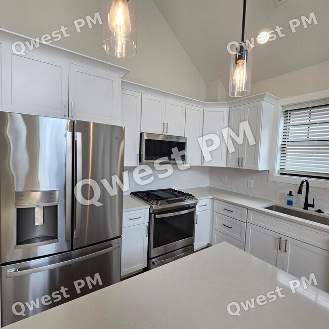 Foto del edificio - 629 Fairview Ave NE