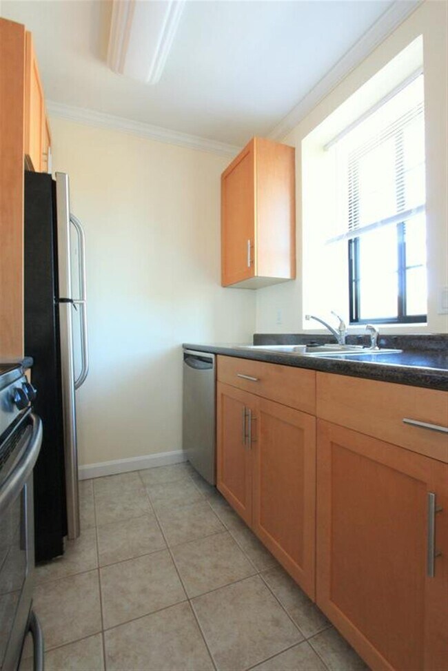 Building Photo - 52 Brattle St