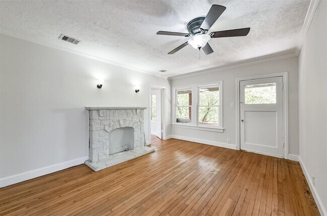 Building Photo - 2411 Cleburne St