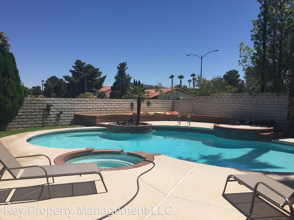 Primary Photo - 3 br, 2.5 bath House - 2701 Miraflores Ave