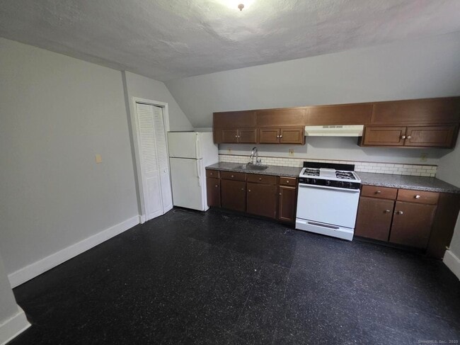 Building Photo - 186 Farren Ave