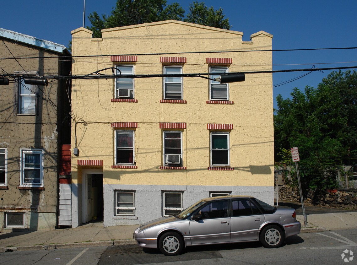 Primary Photo - 62 Clinton St