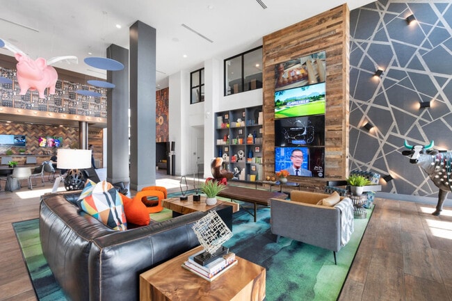 Building Photo - 711 W Broadway Rd