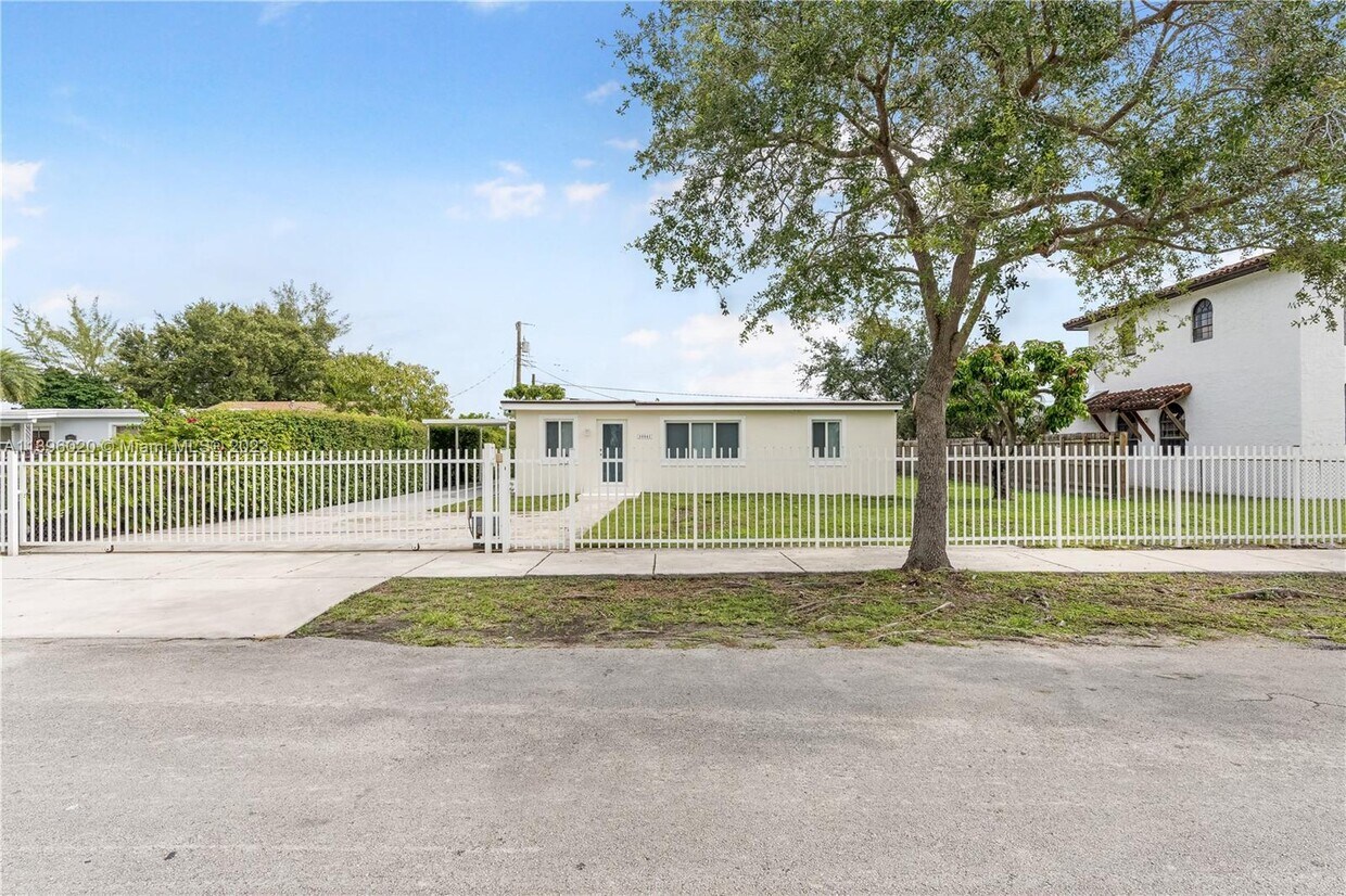 Primary Photo - 10041 SW 45th St