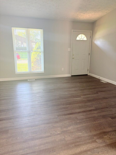 Entrada a la sala de estar - 2281 Joshua Cir