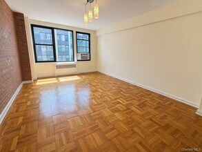 Building Photo - 98-34 63rd Dr