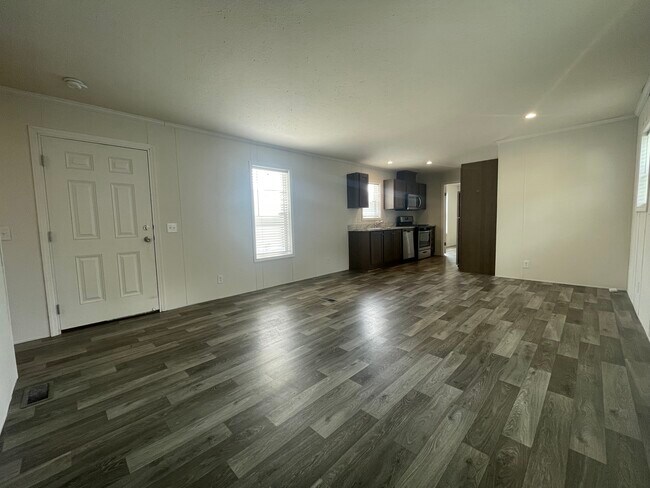 Foto del edificio - 15862 Villaire Ave