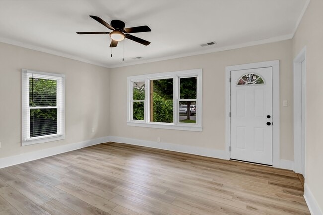 Building Photo - 411 E Springdale Ave