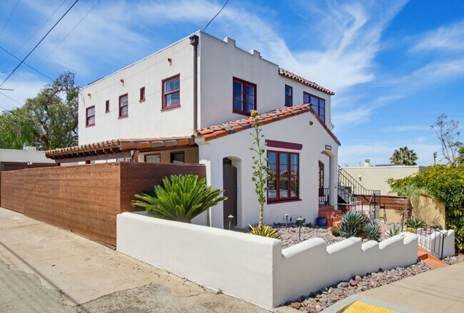 Foto del edificio - Historic Charm Meets Modern Living – Stunning 5 Bedroom Home on Iconic Myrtle Avenue