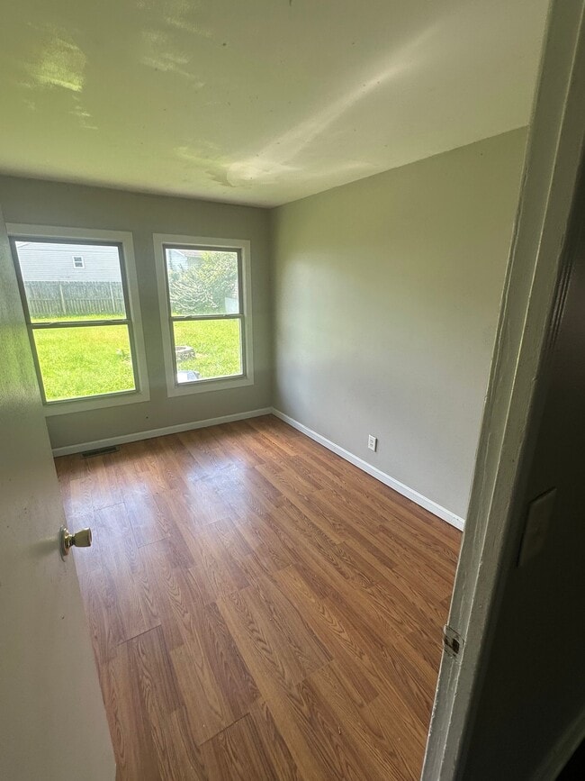 Building Photo - 2262 Vale Dr