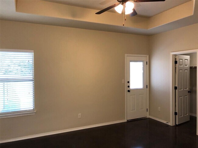 Building Photo - 492 Jack Rabbit Ln