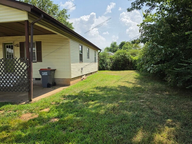 Building Photo - 825 Harrell St