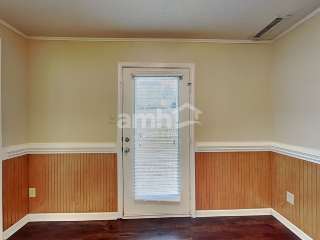 Building Photo - 926 Littleton Dr