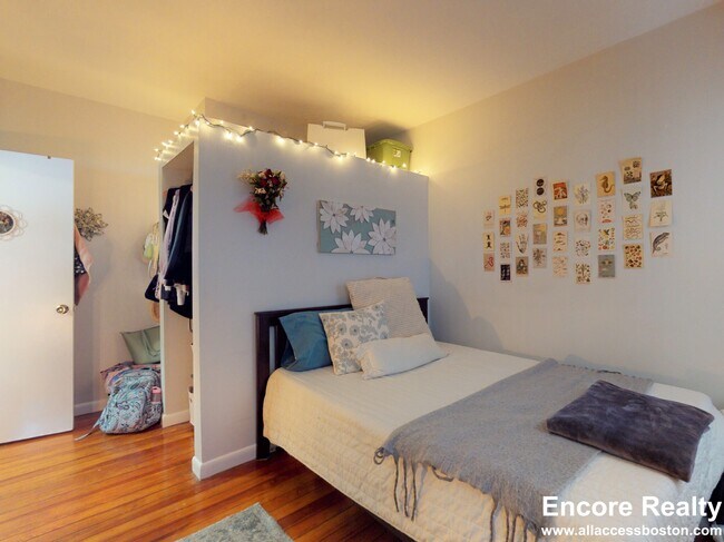 Building Photo - 32 S Huntington Ave