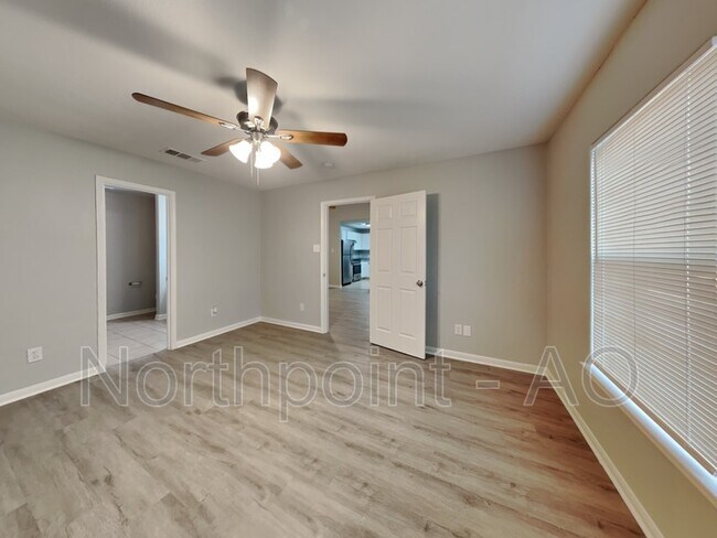 Foto del edificio - 605 Misty Mountain Dr