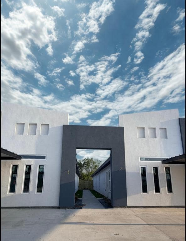 Building Photo - 1217 Rosewood Rd