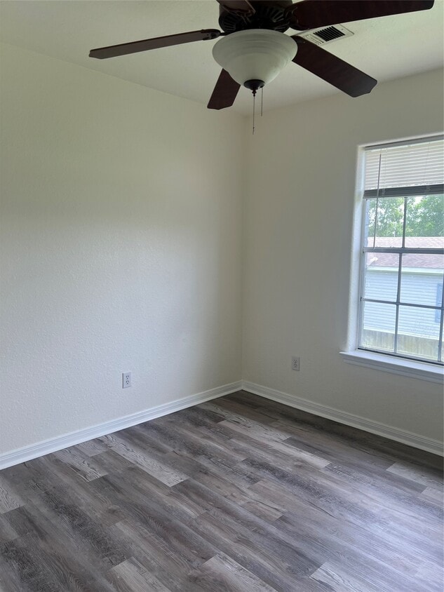 Building Photo - 827 Algoa-Friendswood Rd