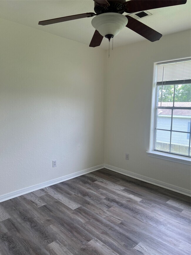 Foto del edificio - 827 Algoa-Friendswood Rd