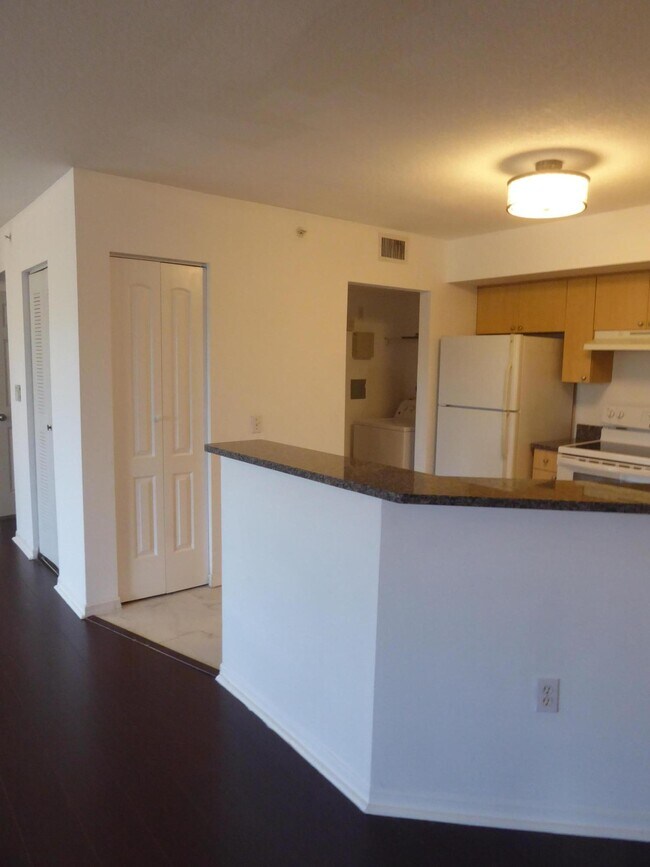 Building Photo - 409 Villa Cir