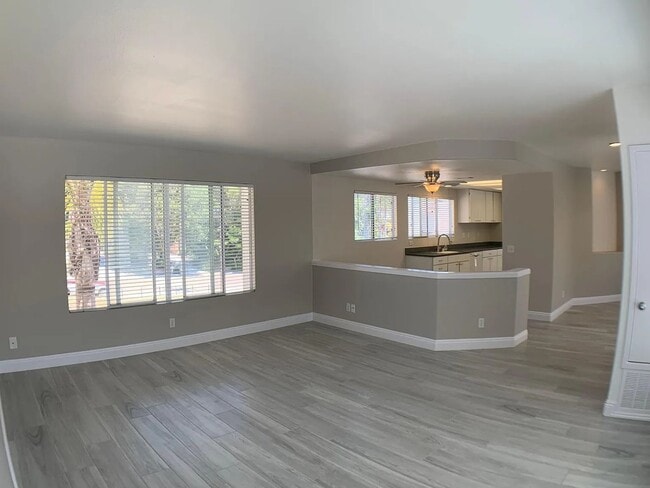 Foto del edificio - 4594 Cove Dr