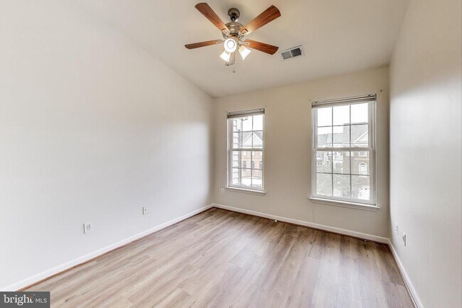 Foto del edificio - 22514 Airmont Woods Terrace