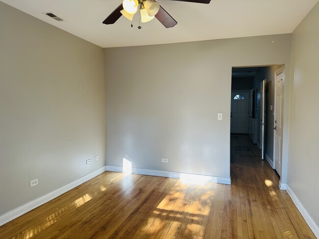 Building Photo - 3132 N Kimball Ave