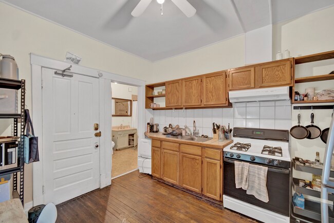 Foto del edificio - 819 Gaffield Pl