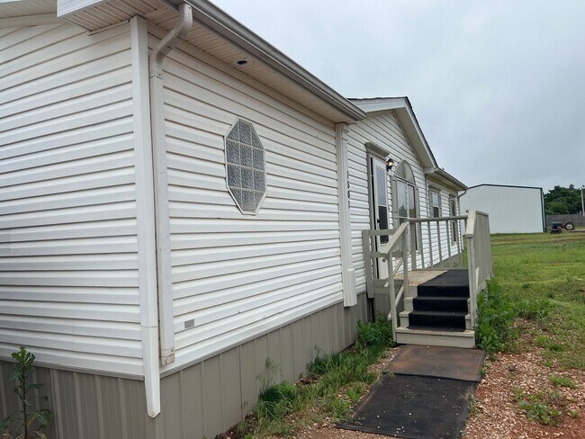 Building Photo - Welcome Home! Move In Special!
