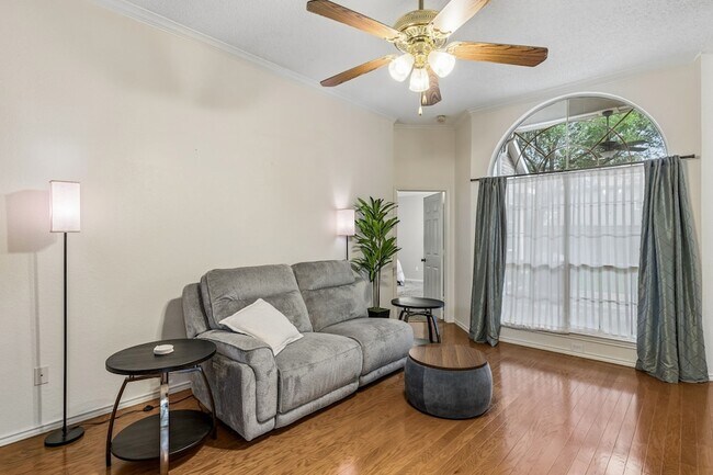 Building Photo - 2205 Kittyhawk Dr