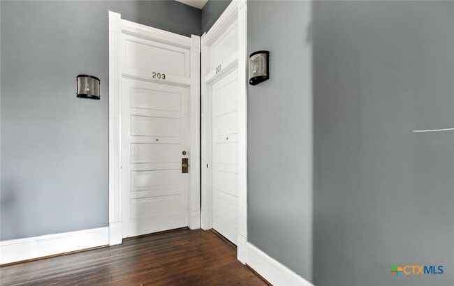 Foto del edificio - 202 N LBJ Dr