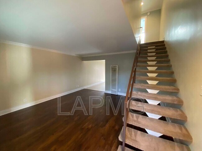 Building Photo - 5619 Irvine Ave