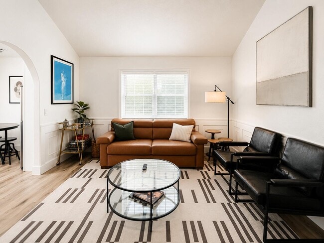 Foto del edificio - 612 Maple Ln