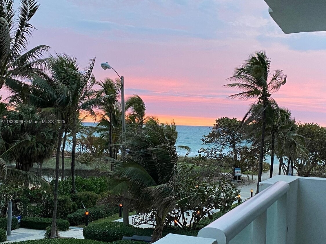 Foto principal - 9195 Collins Ave
