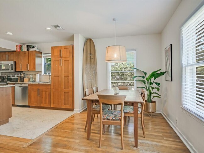 Building Photo - 1021 Ellingson Ln