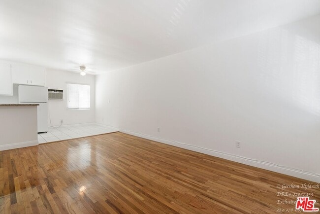 Building Photo - 6640 Woodman Ave