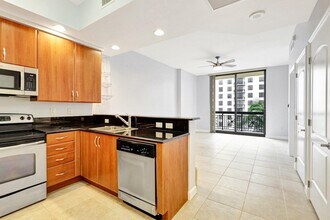 Building Photo - 801 S Olive Ave