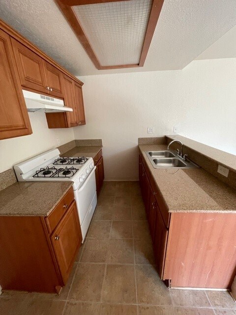 Foto del edificio - 10059 Tujunga Canyon Blvd
