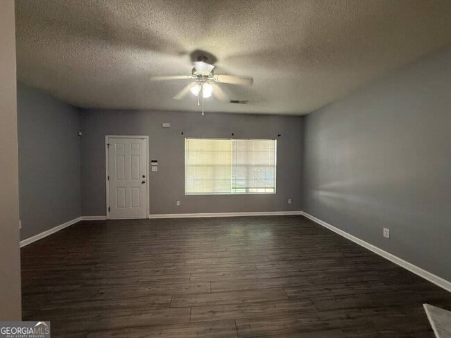 Building Photo - 1759 Glen View Way