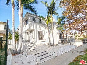 Building Photo - 957 S Gramercy Dr