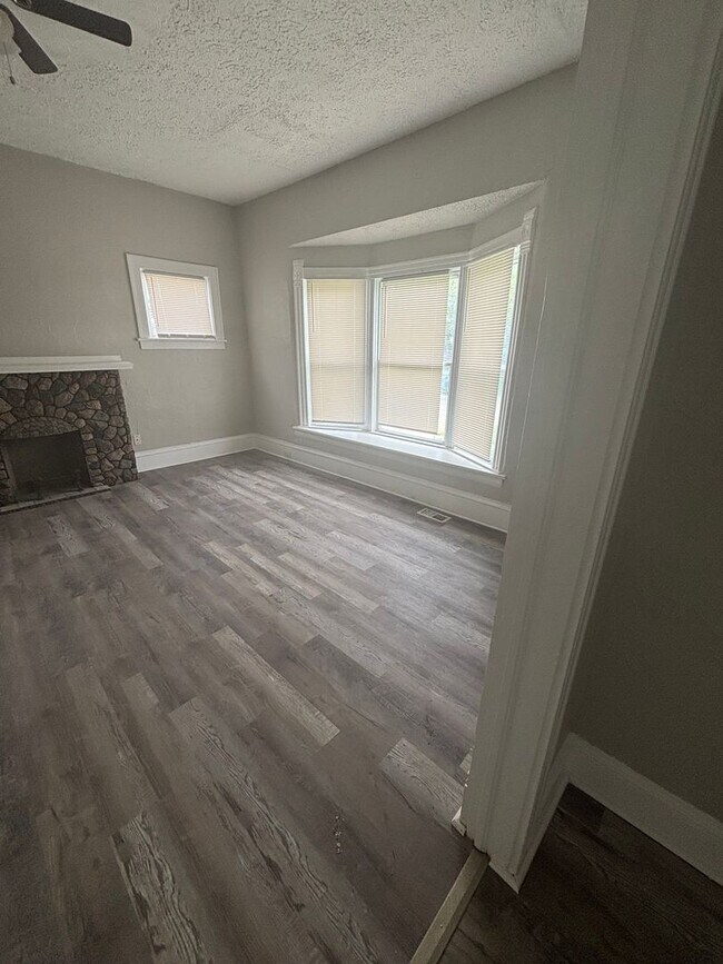 Foto del edificio - Section 8 Accepted - Spacious 4br/2ba Home
