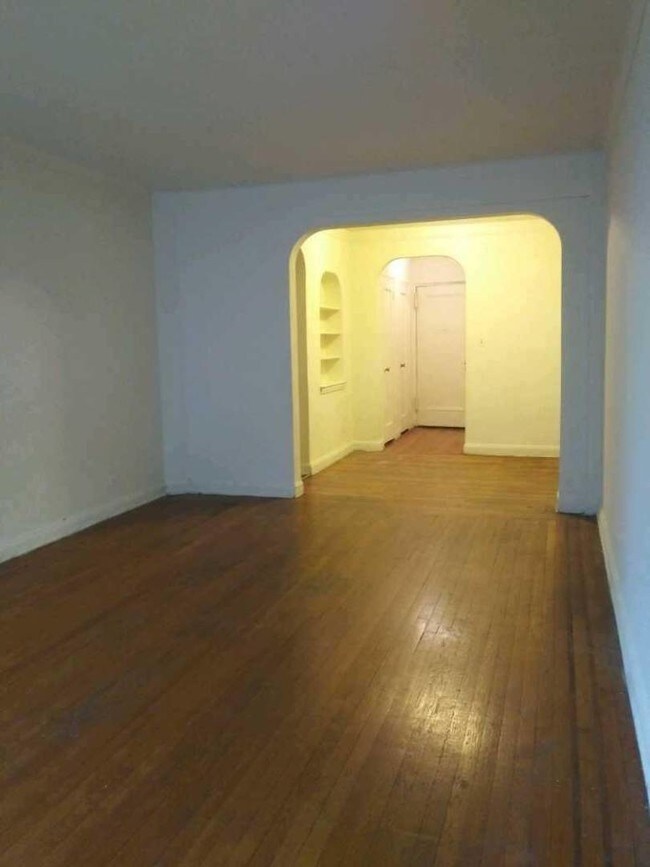 Foto del edificio - 92-16 Whitney Ave