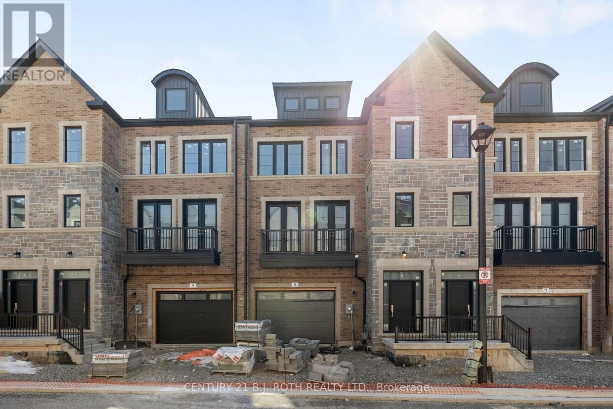 Primary Photo - 260 Eagle St