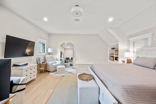 Building Photo - 485 Ashmont St