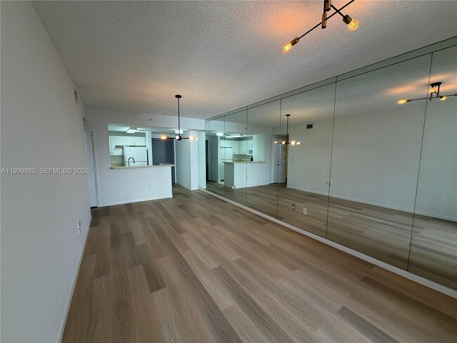 Foto del edificio - 185 SE 14th Terrace
