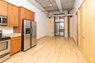 Building Photo - 239 E Chicago St
