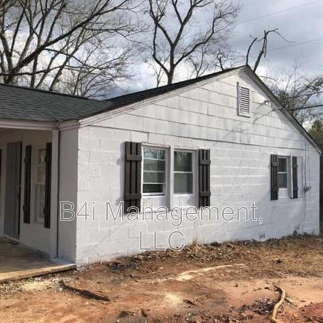 Foto del edificio - 70 W Smith Rd