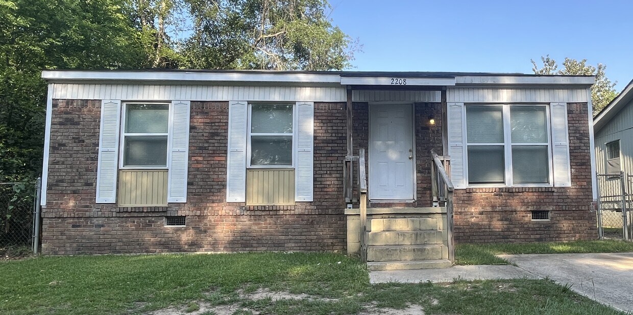 Foto principal - 2208 Grady St