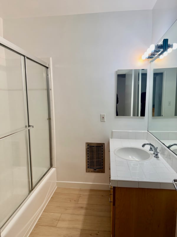 Foto del edificio - 808-812 Westmount Dr