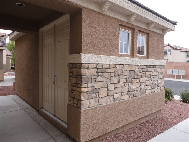 Building Photo - 3217 Perching Bird