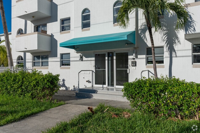 Entance - 3052 SW 27th Ave